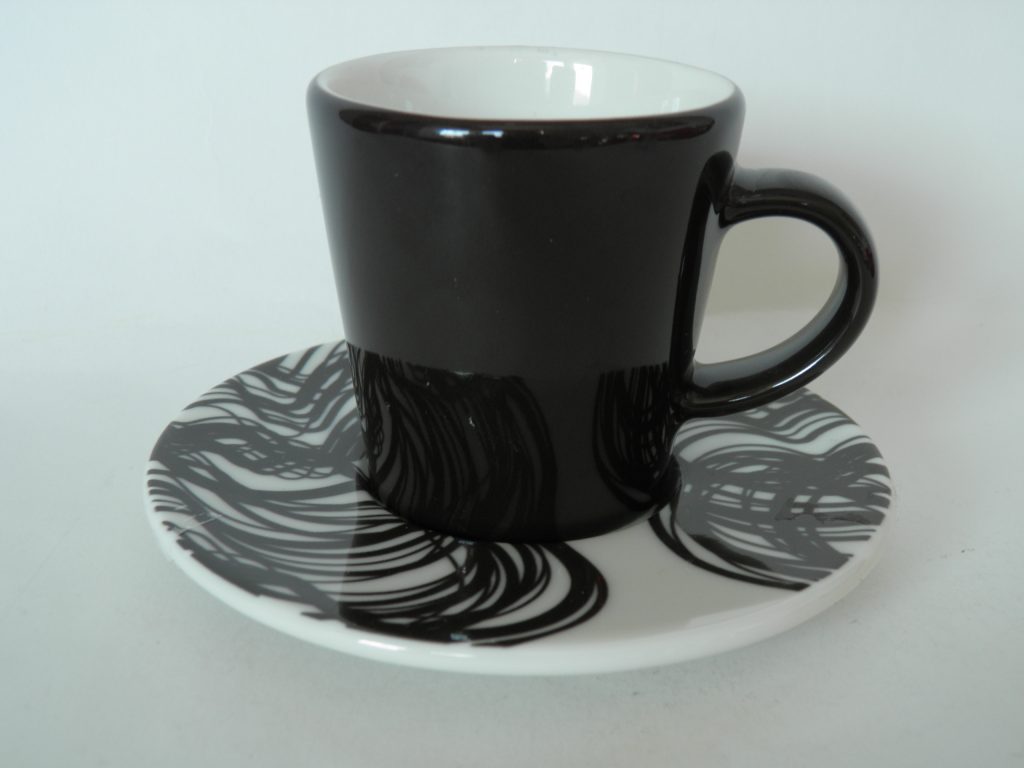 Espressokuppi ja aluslautanen Iittala