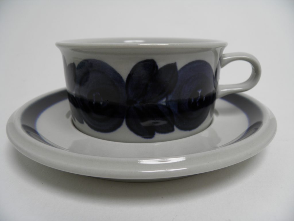 Anemone teekuppi ja aluslautanen Arabia MYYTY - Image 2