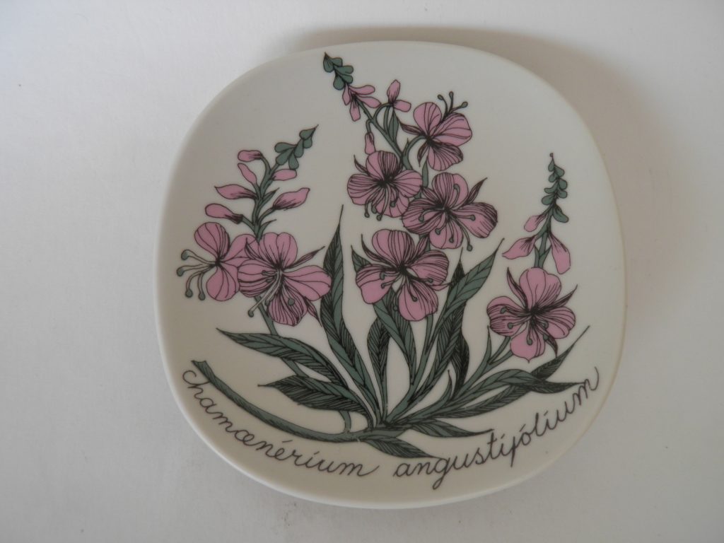 Milk Pea wall plate Esteri Tomula SOLD