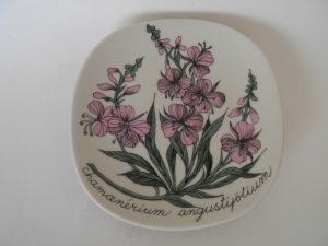 Maitohorsma -seinälautanen Esteri Tomula MYYTY Retronomi verkkokauppa