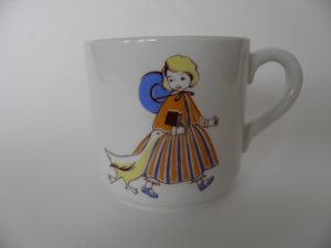 Lasten muki Tytöt Arabia MYYTY Retronomi verkkokauppa