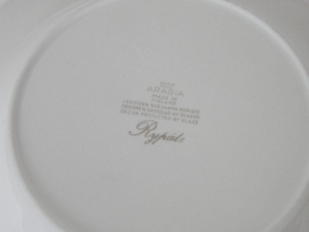 Rypäle -keittolautanen ruskea Arabia MYYTY - Image 4