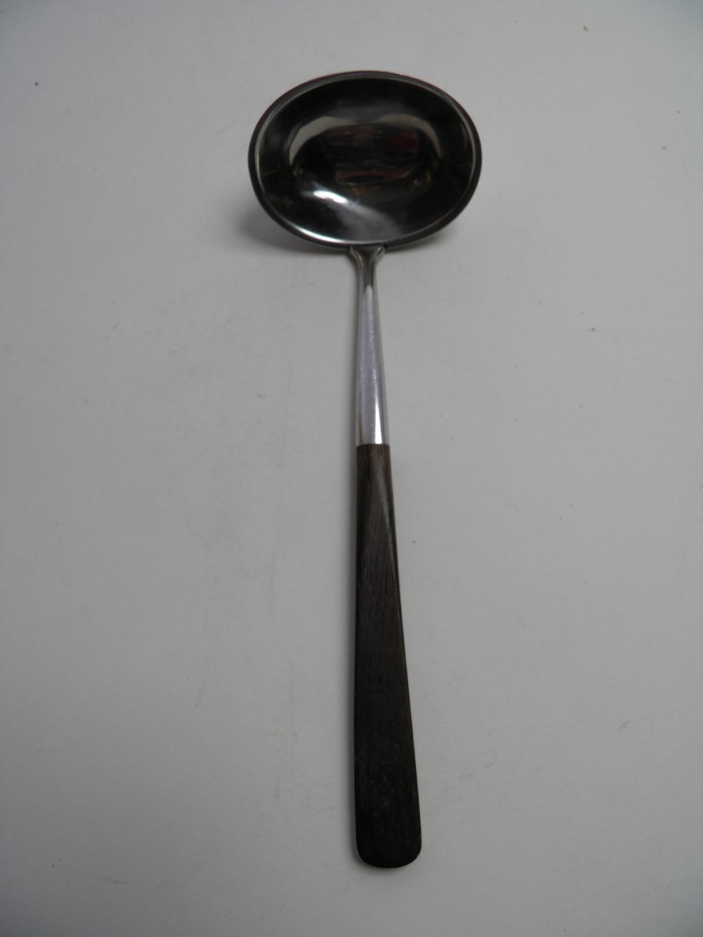 Lion de Luxe gravy scoop