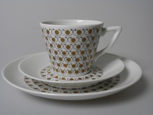 Mekka kahvikuppi ja kaksi lautasta Arabia MYYTY Retronomi verkkokauppa