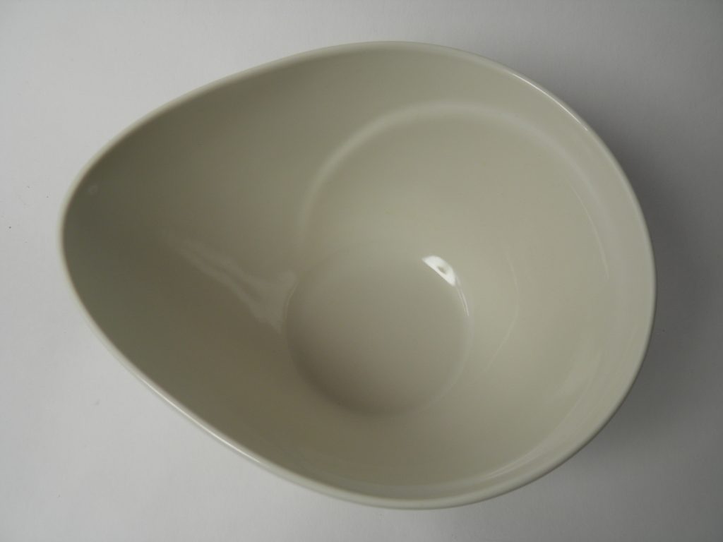 Almond baking bowl 2,5 l Cream clay SOLD