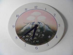Lintu punainen seinäkello Heljä Liukko-Sundström MYYTY Retronomi verkkokauppa