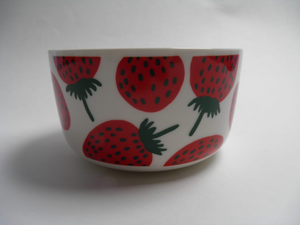 Strawberry bowl Marimekko SOLD