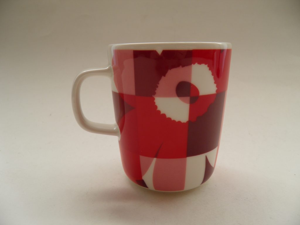 Ruutu-unikko muki punainen Marimekko MYYTY - Image 3