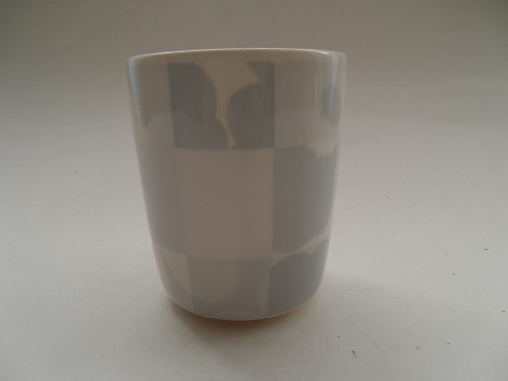 Ruutu-unikko muki vaaleanharmaa Marimekko MYYTY - Image 2