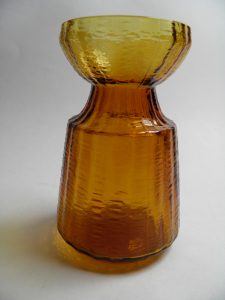 Hyasintti maljakko amber Riihimäen lasi Retronomi verkkokauppa