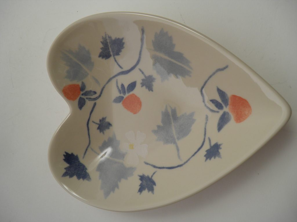 Strawberry heart bowl Pentik SOLD