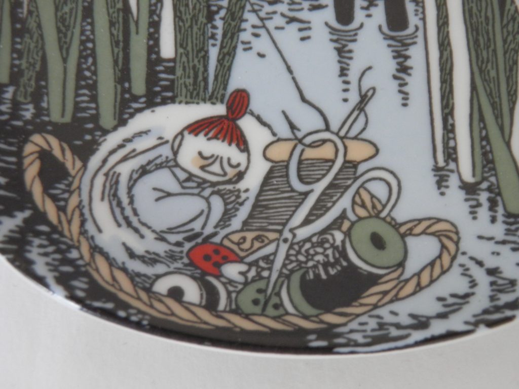 Muumi-seinälautanen Nuuskamuikkunen ja Pikku Myy - Image 2