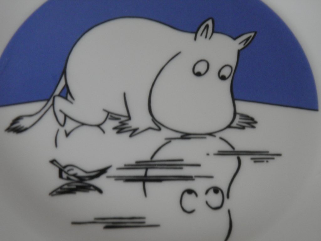 Muumi-lautanen Muumipeikko jäällä 2-puoleinen - Image 2