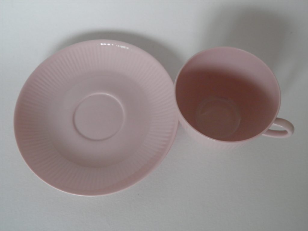 Sointu kahvikuppi ja aluslautanen rosa Arabia - Image 2