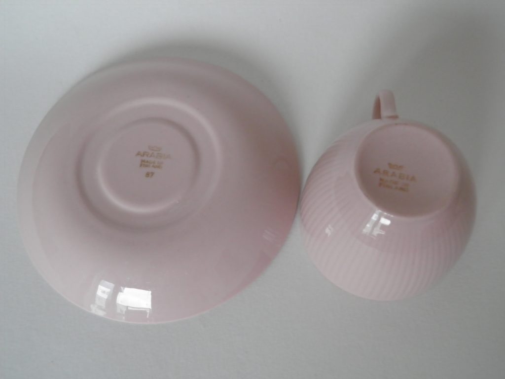 Sointu kahvikuppi ja aluslautanen rosa Arabia - Image 3