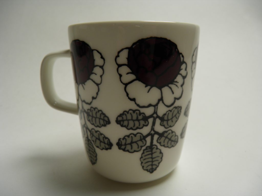 Vihkiruusu -muki tummanpunainen Marimekko MYYTY - Image 2