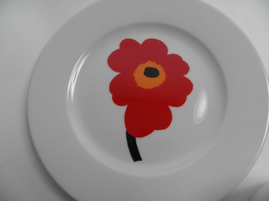 Unikko kahvikuppi ja 2 lautasta MYYTY - Image 3