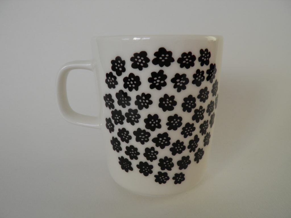 Puketti muki mustat kukat Marimekko - Image 2