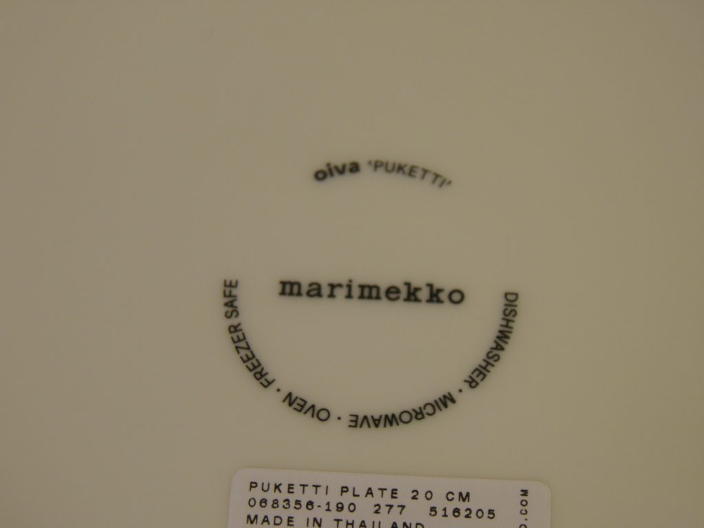 Puketti lautanen mustat kukat Marimekko - Image 3
