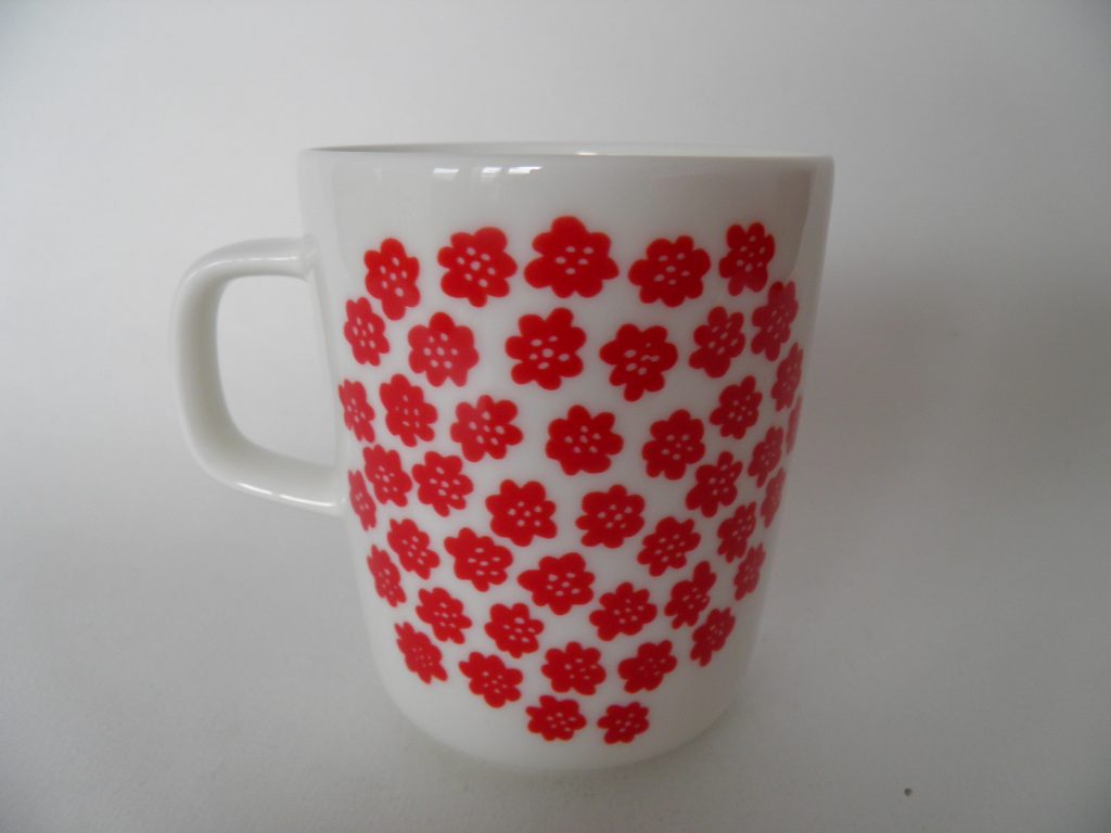 Puketti muki valkoinen punaiset kukat Marimekko - Image 2