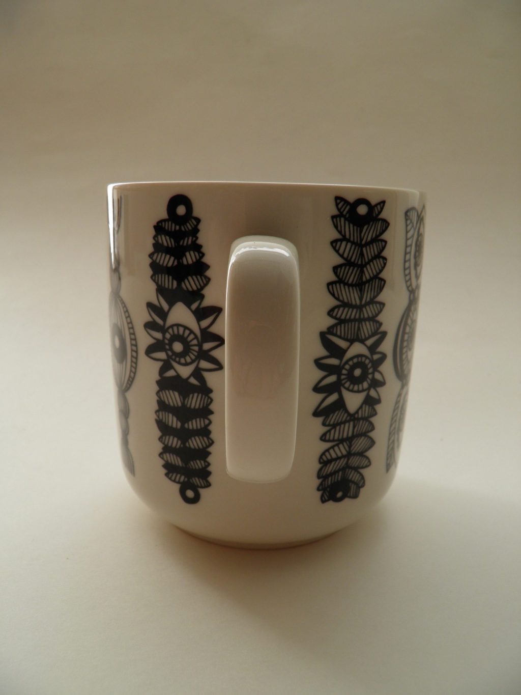 Piilopaikka Toteemi muki Arabia - Image 3