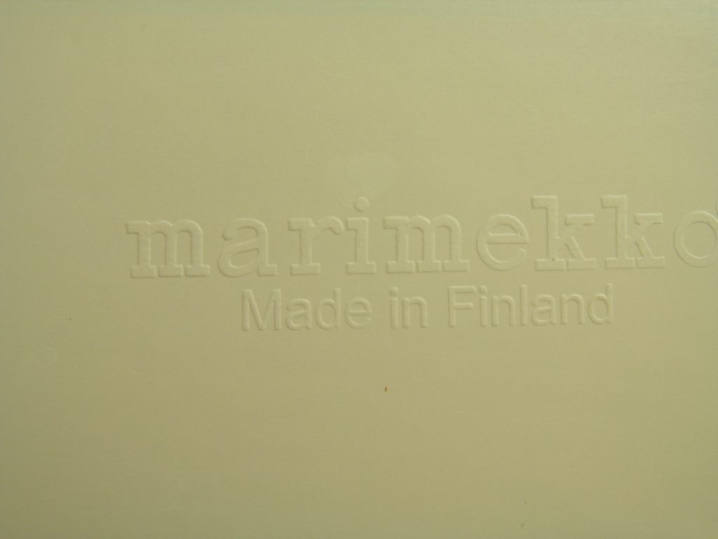 Pieni Granaattiomena tarjotin Marimekko - Image 3