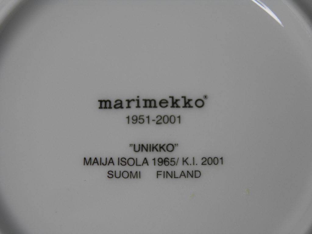 Unikko kahvikuppi ja kaksi lautasta - Image 4