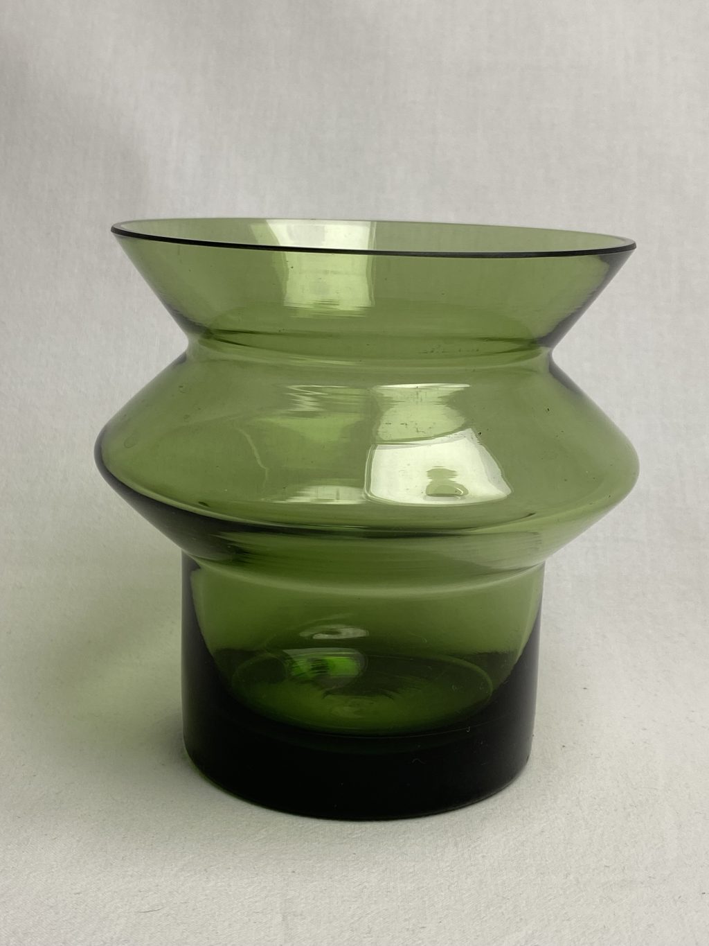 Hyrrä vase moss green