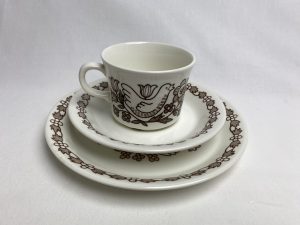 Sirkku kahvikuppi ja 2 lautasta VARATTU MYYTY Retronomi verkkokauppa