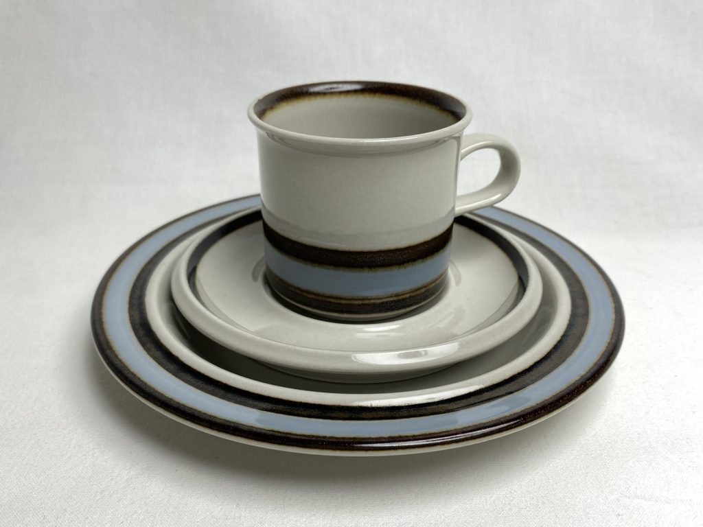 Suvanto Coffee Cup and 2 Plates