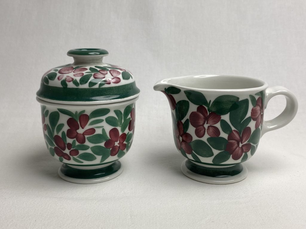 Purpurijenkka sugar bowl and creamer