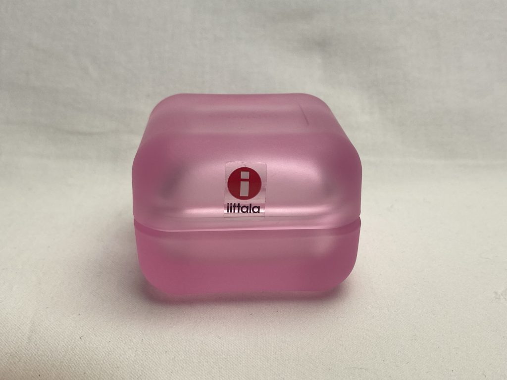 Showcase 60 x 60 matte pink