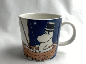 Muumi-muki Muumipappa syvä sininen (tarrallinen) Retronomi verkkokauppa