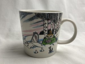 Muumi-muki Kevättalvi (tarrallinen) Retronomi verkkokauppa
