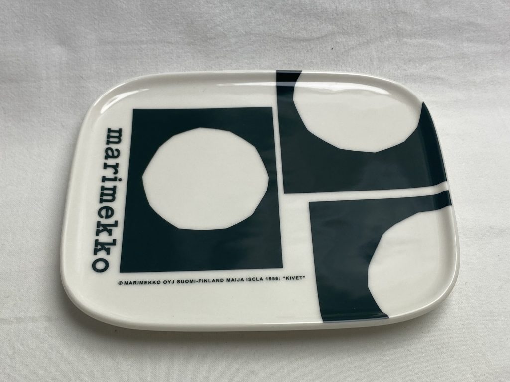 Co-Created kivet lautanen Marimekko