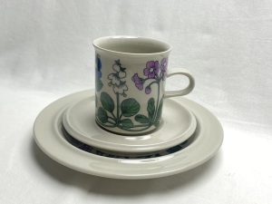 Flora kahvikuppi ja 2 lautasta Retronomi verkkokauppa