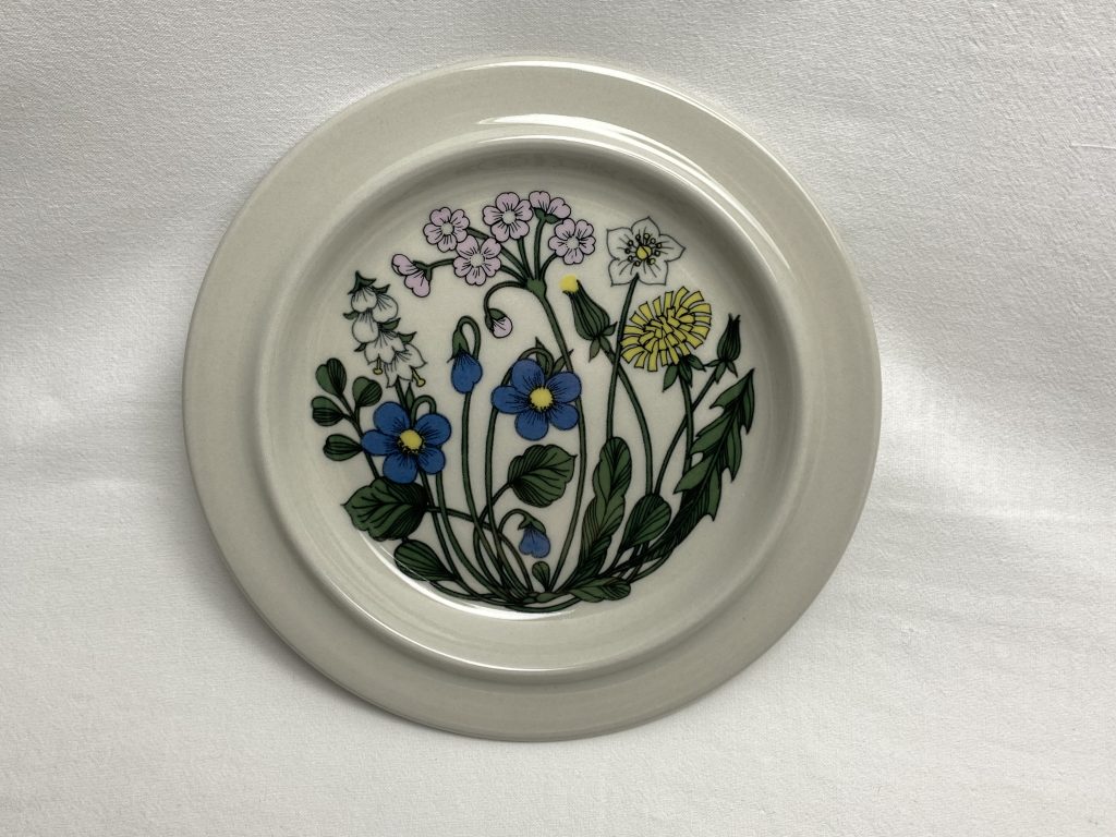 Flora kahvikuppi ja 2 lautasta Retronomi verkkokauppa