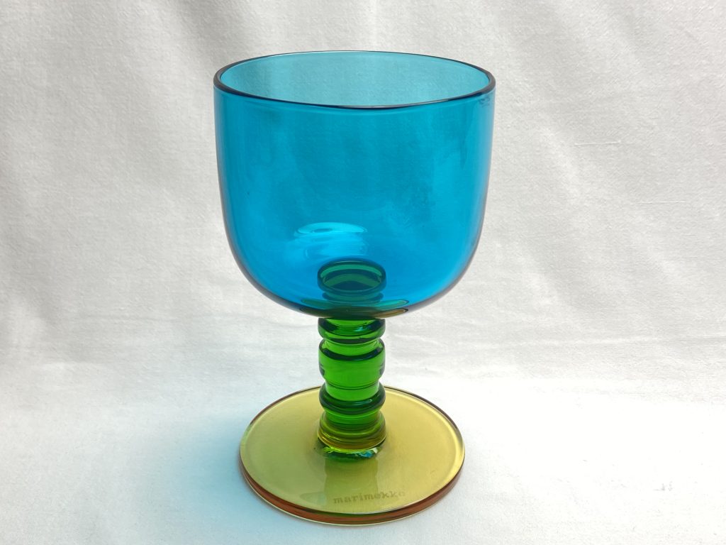Sukat makkaralla viinilasi Marimekko Retronomi verkkokauppa