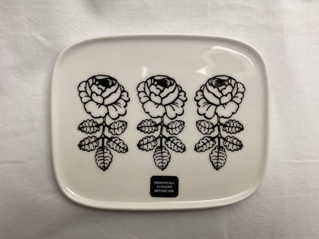 Vihkiruusu lautanen Marimekko Retronomi verkkokauppa