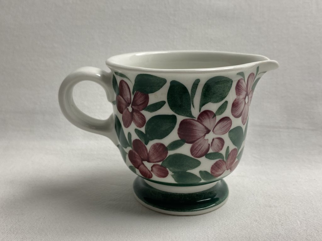 Purpurijenkka Creamer Arabia hand-painted