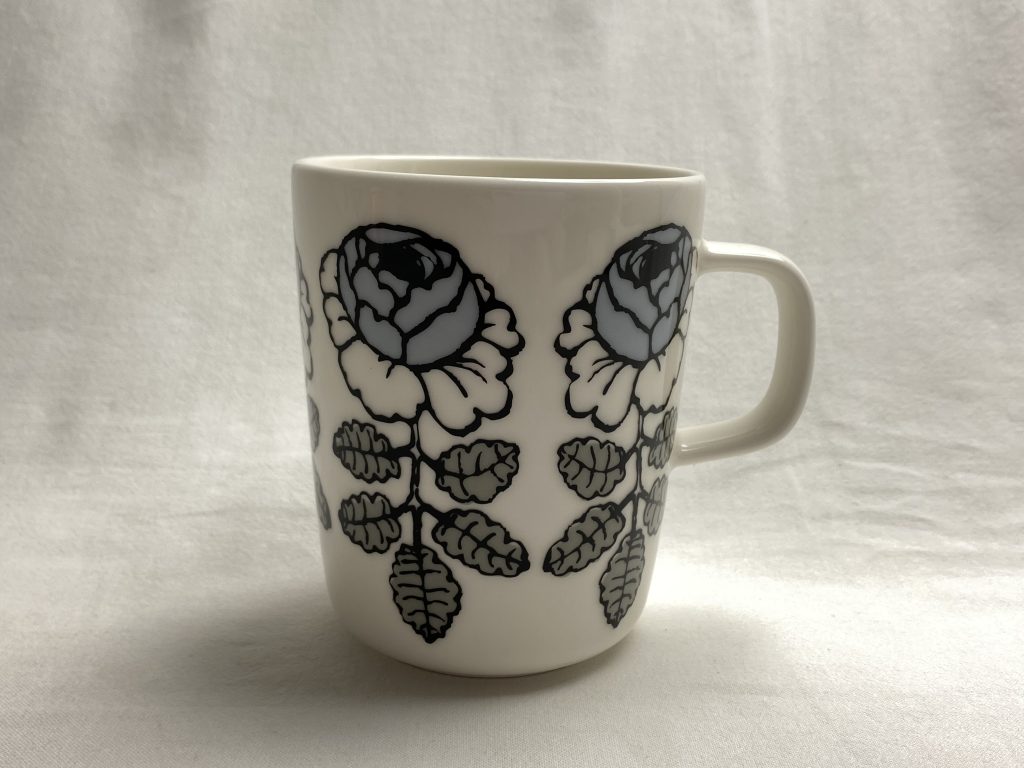 Vihkiruusu vaaleansininen muki Marimekko Retronomi verkkokauppa