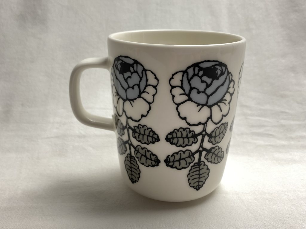 Vihkiruusu vaaleansininen muki Marimekko Retronomi verkkokauppa