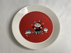 Muumi-lautanen Pikku Myy punainen Retronomi verkkokauppa