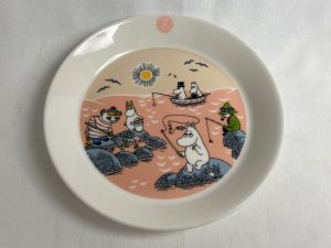 Muumi-lautanen Kalassa Retronomi verkkokauppa