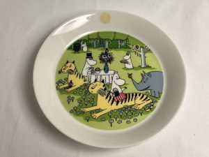 Muumi-lautanen Puutarhajuhlat Retronomi verkkokauppa
