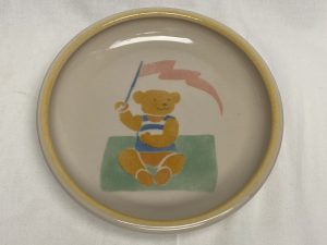 Lasten lautanen Nalle Pentik Retronomi verkkokauppa