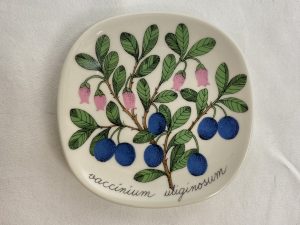 Juolukka seinälautanen Esteri Tomula Retronomi verkkokauppa