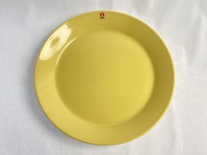Teema matala ruokalautanen 23,5 cm keltainen Retronomi verkkokauppa