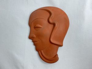 Seinäkoriste naisfiguuri Kupittaan Savi Retronomi verkkokauppa