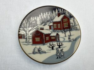 Joululautanen pieni "Punaiset talot" Tove Slotte Retronomi verkkokauppa